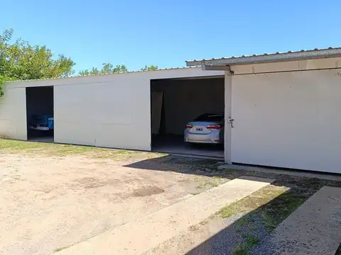 SE VENDEN COCHERAS Y GALPON, EXCELENTE UBICACION