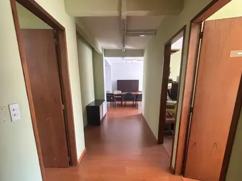 Oficina 6 ambientes con 1 baño