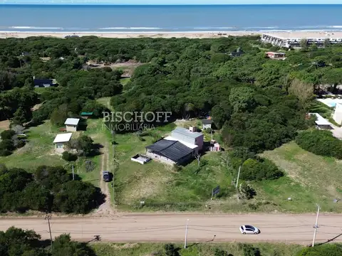 EXCELENTE TERRENO COMERCIAL EN ESQUINA SOBRE AVENIDA PRINCIPAL