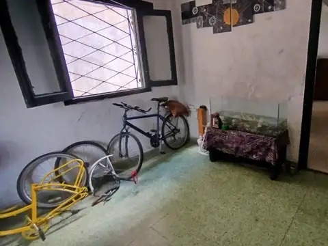 Casa 5 ambientes con 1 baño