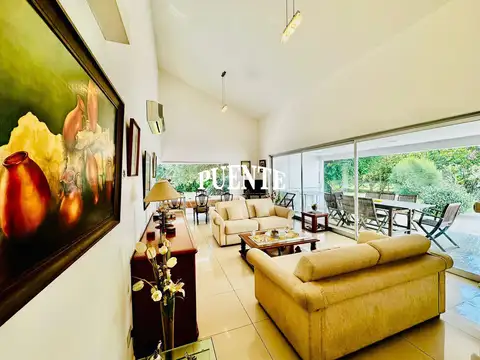 Casa toda en Planta Baja en St. Thomas Sur