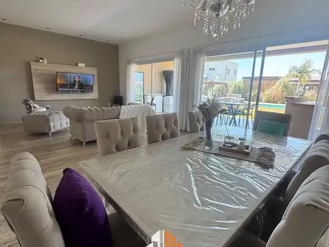 Casa 4 ambientes con 3 baños