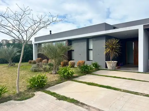 Casa en venta en San Sebastián Pilar 4 ambientes