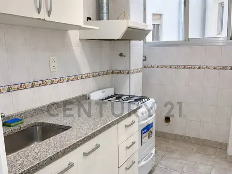 Excelente Departamento de 3 Ambientes con Balcón en San Cristóbal / Monserrat EN