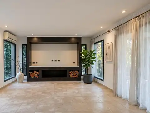 Casa en Venta con 4 cocheras