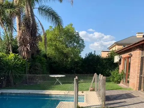 Casa a la venta en Country Banco Provincia Francisco Alvarez, Moreno