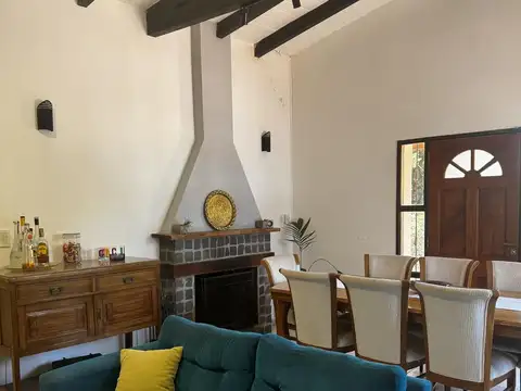 Casa 3 ambientes con 2 baños