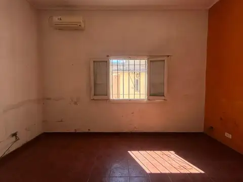 CASA 3 AMBIENTES CON PATIO  LANÚS ESTE