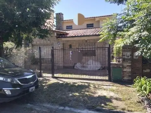 CASA DE 5 AMB CON COCHERA