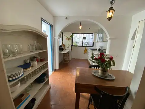 Casa 8 ambientes con 3 baños