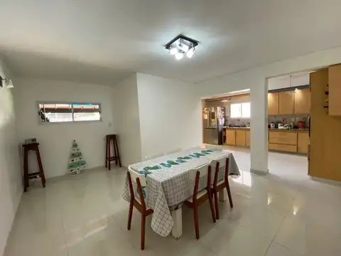 IMPONENTE PROPIEDAD EN DOS PLANTAS