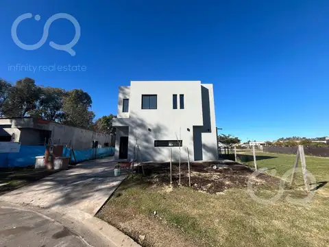 Casa en Venta en Pilar del Este - Santa Lucia, USD 220.000