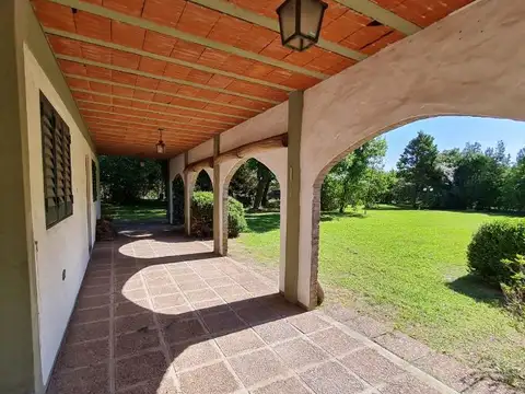 312 e/ 50 y 52 - CASA QUINTA (Barrio el Rodeo)