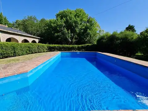 312 e/ 50 y 52 - CASA QUINTA (Barrio el Rodeo)