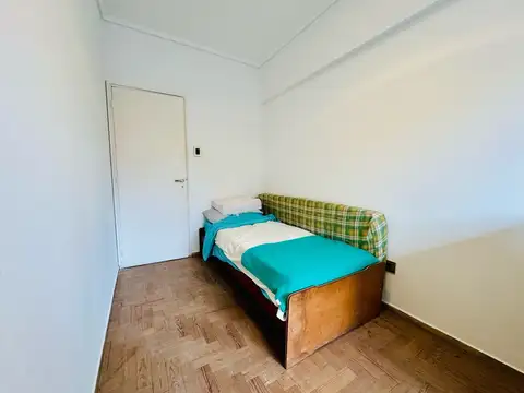 45 e/ 9 y 10 700