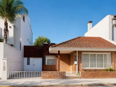 VENTA CASA 4 AMB. JARDIN/QUINCHO VICENTE LOPEZ