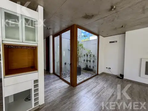 Casa en Venta con 4 cocheras