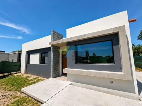 OPORTUNIDAD Venta de casa en una planta con pileta y fondo al verde - Santa Lucia Pilar del Este