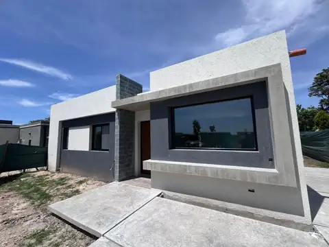 Casa en Venta en Pilar del Este - Santa Lucia, USD 161.000