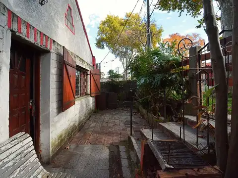 VENTA CASA ESQUINA 3 DORMITORIOS BRAZO ORIENTAL