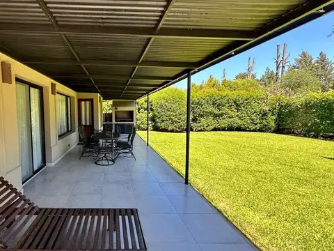 Casa 6 ambientes con 4 baños
