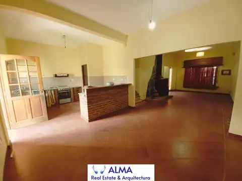 Casa 6 ambientes con 2 baños