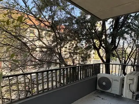 Alquiler.Depto 3 amb. amplio. 1° piso al frente. Patio. Floresta.80m2. Exc. ubicación. Luminoso.