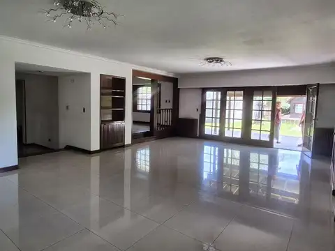 Casa 5 ambientes con 3 baños