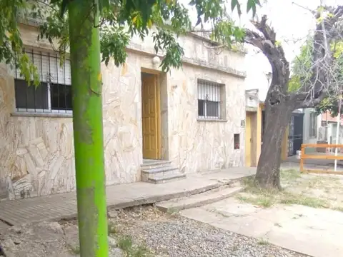 Casa en Venta 8 Ambientes con PH Independiente en Campana