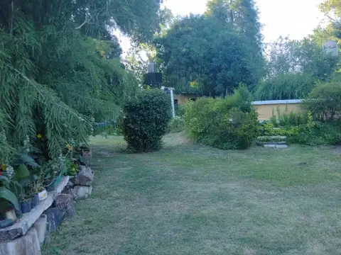 Hermoso Chalet    La Reja dos Lotes de 1000m2
