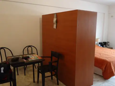 Departamento en Alquiler en Monte Castro, $ 475.000