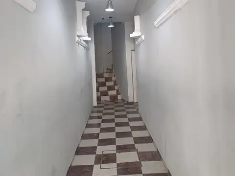 Trole 300, Piso 4