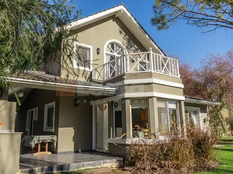 Casa en Venta en Country El Paraíso, USD 260.000