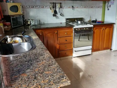 Casa 5 ambientes con 2 baños