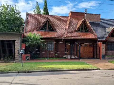 AMPLIO CHALET QUILMES OESTE