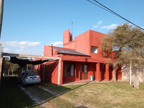 Casa en Oro Verde zona del Inta de 2 dormitorios con pileta y patio