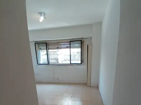 Guayaquil 800, Piso 1