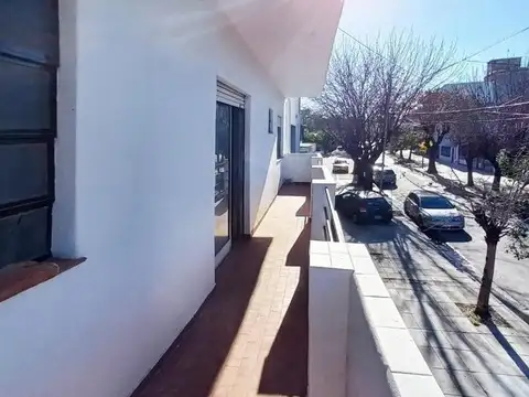 Venta PH 3 Ambientes con balcón al frente