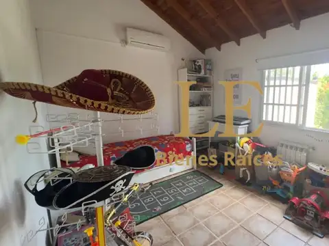 Casa 5 ambientes con 3 baños