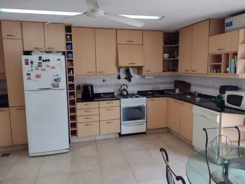 Departamento 4 ambientes con 2 baños
