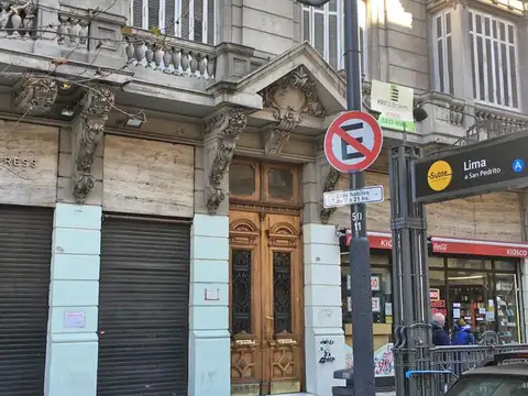 Oficina 200m2 sobre Av. de Mayo ACEPTA PERMUTA