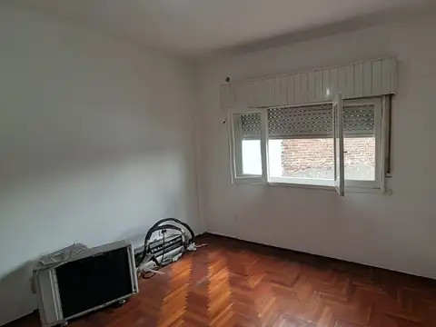 Pringles 2600, Piso 1