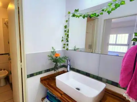 VENTA DEPARTAMENTO DE 2 AMBIENTES EN PB CON AMPLIO PATIO  - APTO CREDITO Y PERMUTA - BAJAS EXPENSAS