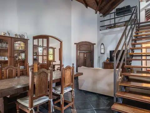 Casa 6 ambientes con 4 baños