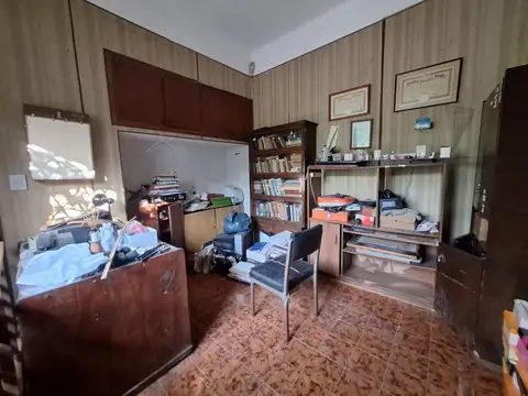 Casa 6 ambientes con 2 baños