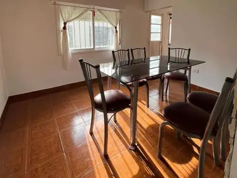 Casa 6 ambientes con 2 baños