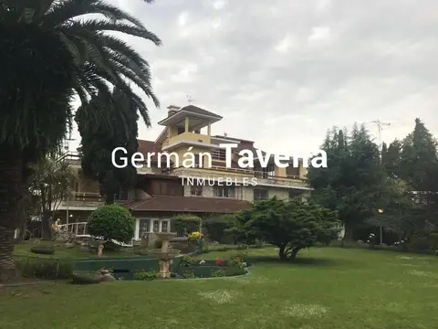 Venta de casa 7 Amb. con parque y pileta, Parque Leloir, Ituzaingó