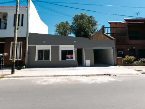 Casa en venta c/ cochera en Pacífico