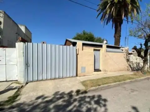 VENTA DE CASA + DEPARTAMENTO + GALPÓN Y COCHERAS