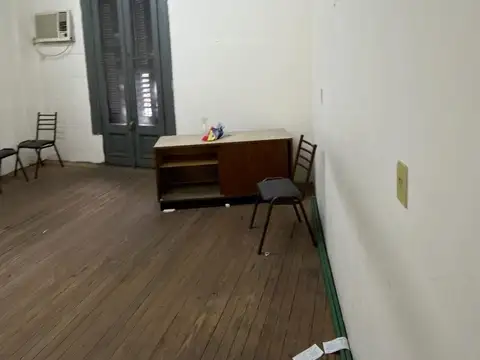 PH 5 AMBIENTES EN ALQUILER PRIMER PISO POR ESCALERA SIN EXPENSAS ZONA COMERCIAL EXCELENTE UBICACION